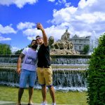 Socha bohyne Cibeles na rovnomennom námestí s klientami