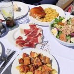 Pečené prasiatko, jamón a šalát v Segovii
