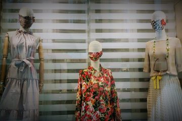 výklad obchodu, kde predávajú štýlové rúška