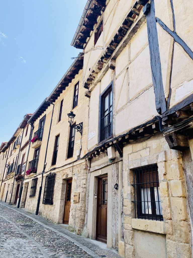 Calle del Mercado, Frías