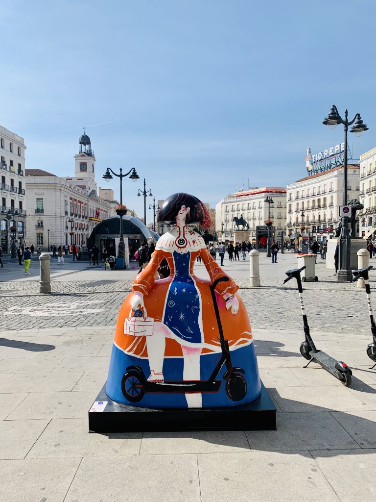 las meninas puerta del sol